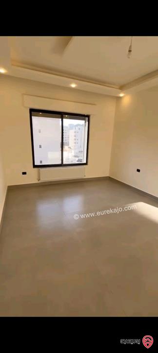 شقة مع رووف مساحة 215م للبيع في عمان - الجبيهة شارع الاردن قرب ديوان الصمادي 