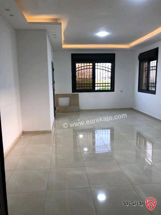 فيلا مساحة 280م على أرض 1300م للايجار في اربد - الصريح