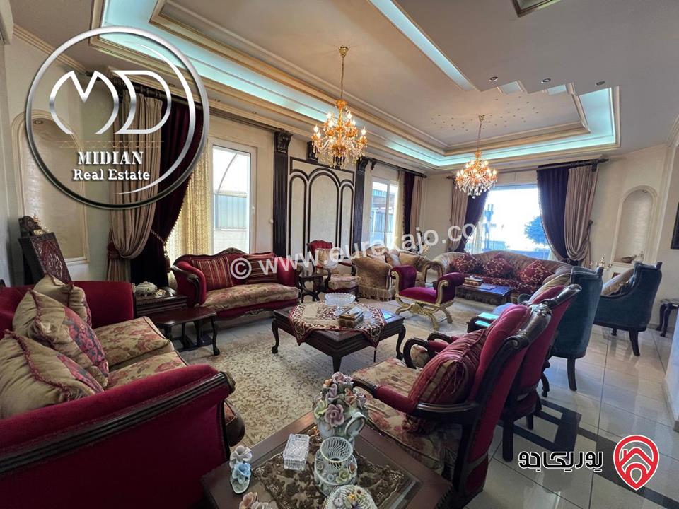 فيلا مستقلة للبيع في أجمل مناطق عمان - الظهير مساحة 1200م مع مسبح و تراسات و حدائق تشطيبات و ديكورات فاخرة اطلالة رائعة