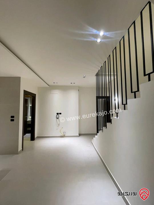 شقة طابق ثالث دوبلكس مساحة 220م لم تسكن بعد للايجار في عمان - حي الصحابة 