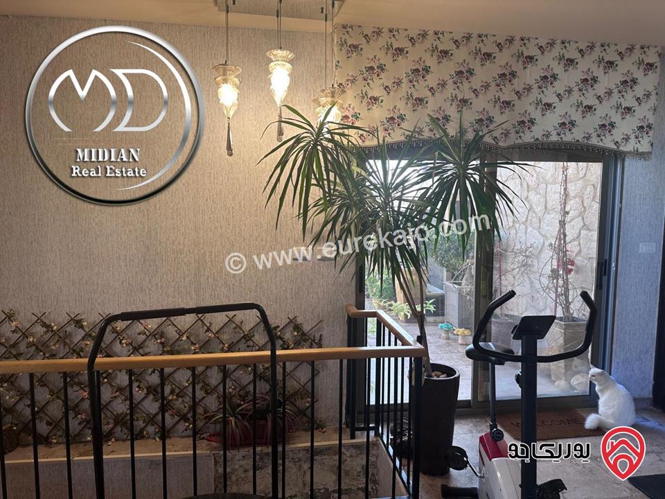 شقة دوبلكس للبيع طابق اخير مع روف في عمان - حي الصحابة مساحة 260م مع تراسات تشطيبات ديكورات عصرية فاخرة اطلالة رائعة