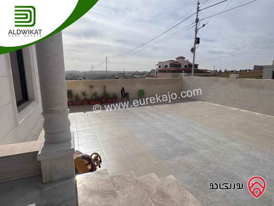 فيلا مستقلة للبيع في ناعور / شارع السلام مساحة الارض 900م ومساحة البناء 1000م ومساحة الحديقة 300م ومساحة الترس 100م
