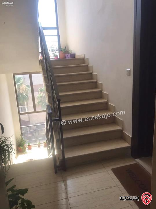 شقة طابق ثالث مساحة 120م للببع في عمان - ام السماق