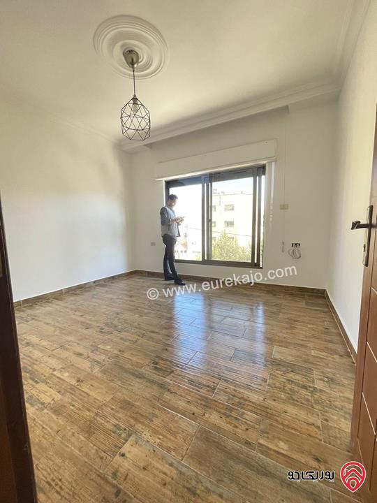 شقة فارغة طابق أول مساحة 150م للايجار في عمان - الرابية