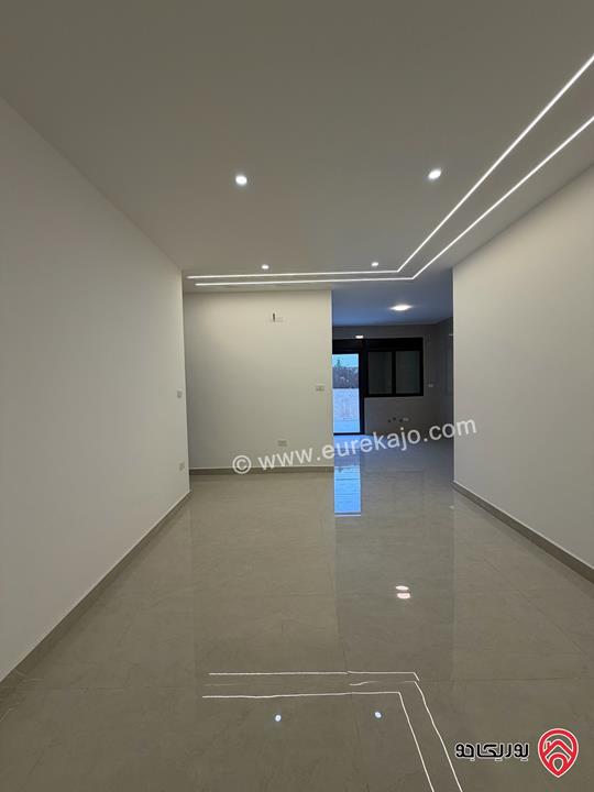 شقة طابق أول مساحة 90 متر داخلي وترس 60 متر للبيع في عمان - ضاحية الياسمين