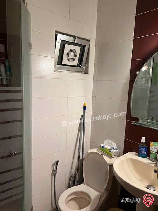 شقة طابق رابع مع روف مساحة 220م للبيع في عمان - ام السماق من المالك