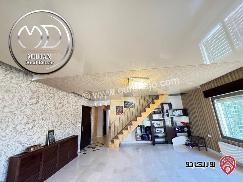 شقة دوبلكس للبيع طابق اخير مع روف في عمان - حي الصحابة مساحة 260م مع تراسات تشطيبات ديكورات عصرية فاخرة اطلالة رائعة