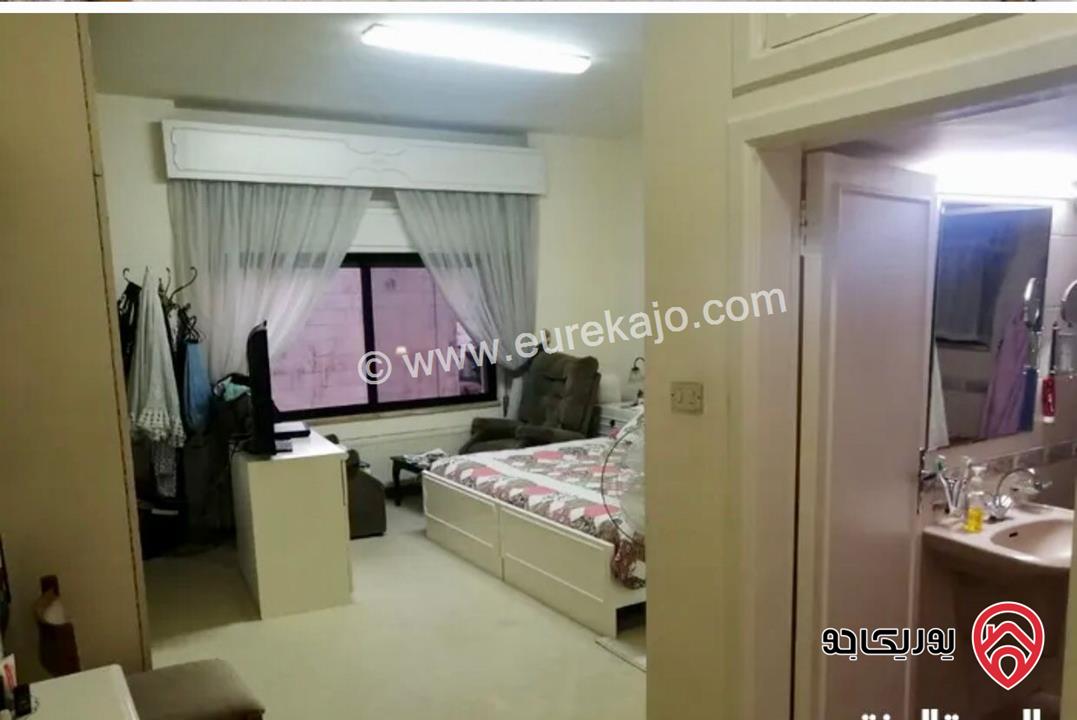 شقة طابقية شبه ارضية مساحة 287م داخلي و 85م خارجي للبيع في عمان - الشميساني 