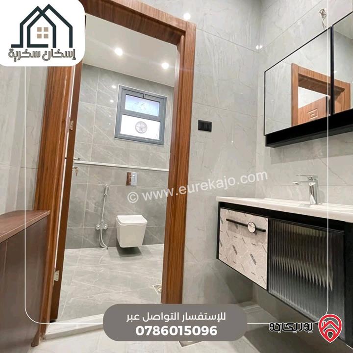 فلل متلاصقة مساحة 250م على أرض 450م للبيع في اربد - جحفية 