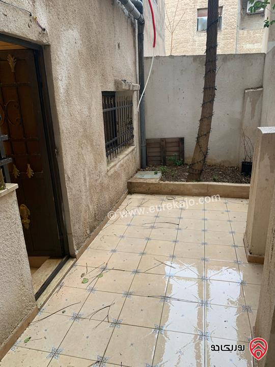 شقة صغيرة فارغة مساحة 55م للإيجار السنوي 200 دينار تدفع كل ثلاث شهور في جبل عمان