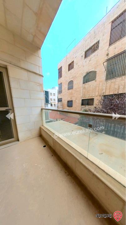 شقة طابق أول مساحة 194م للبيع في عمان - ام أذينة قرب شارع مكة 