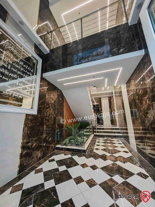 شقة طابق ثالث مع روف دوبلكس مساحة 210م للبيع في عمان - الجبيهة 