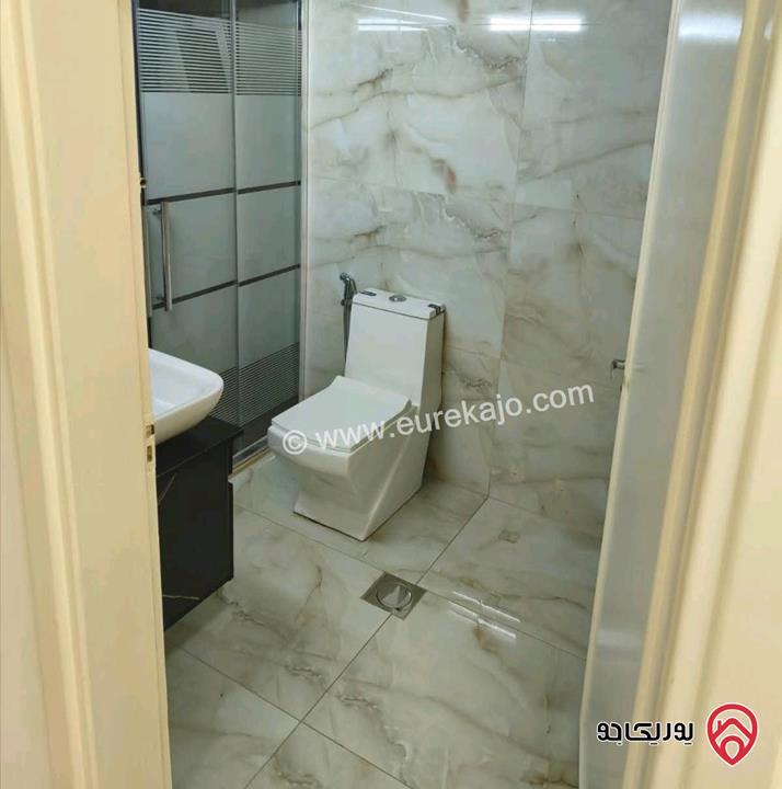 شقة مجددة فارغة مساحة 130م طابق ثاني للإيجار في عمان - الشميساني 