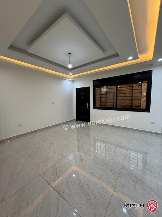 شقة شبه ارضية مساحة 184م مع ترس وحديقة 120م سوبر ديلوكس للبيع في عمان - المقابلين 