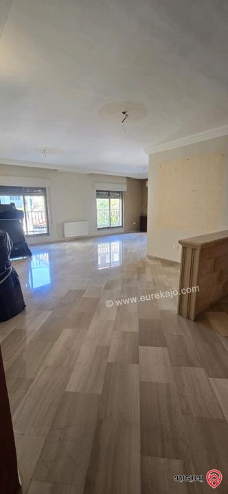 شقة مساحة 197م طابق ثاني للبيع في عمان - ام اذينة خلف سوق الذهب 