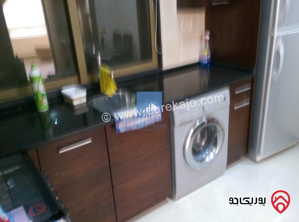 شقة مفروشة فاخرة طابق ثالث 145م مع روف 85م للبيع في عمان - عبدون 