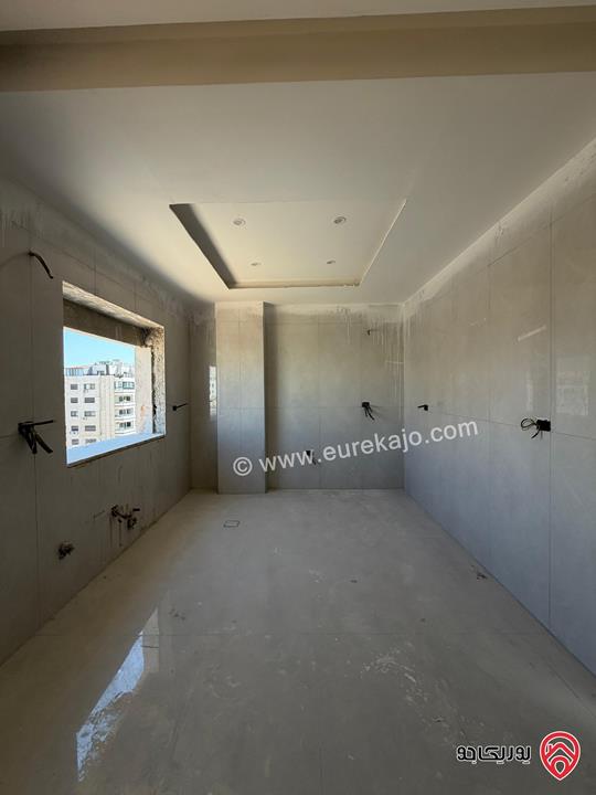 شقة طابق ثالث مع رووف مساحة 170م وترس 80م سوبر ديلوكس للبيع في عمان -  الجبيهة 