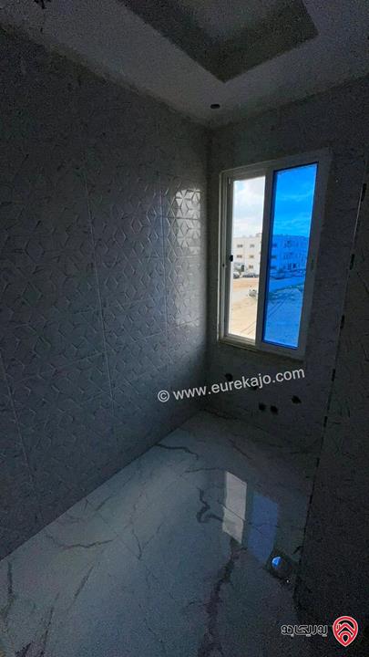 شقتين عدد 2 طابق ثاني سوبر ديلوكس مساحة 154م لكل شقة للبيع في المفرق 