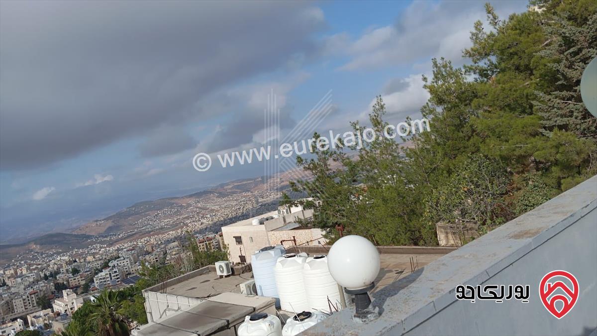 فيلا مميزة مساحة 300م على أرض 765م للبيع في الحمر