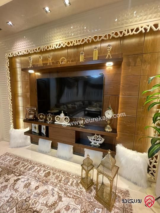 جولة ثلاثية الابعاد - فيلا مساحة الارض 758م مساحة البناء 700م على شارعين للبيع في الزرقاء - ضاحية المدينة المنورة