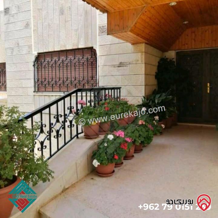 فيلا للبيع في عمان- عبدون مساحة 560م على أرض 870م