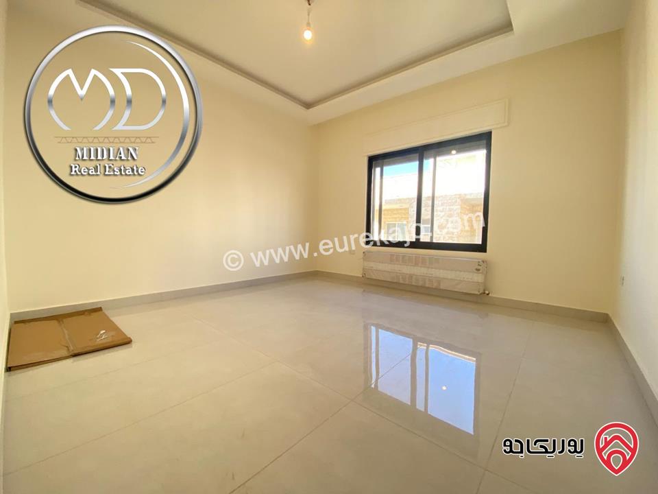 شقة ارضية جديدة فارغة للايجار في عمان - ضاحية الرشيد مساحة 180م مع ترس 30م تشطيبات ديكورات سوبر ديلوكس