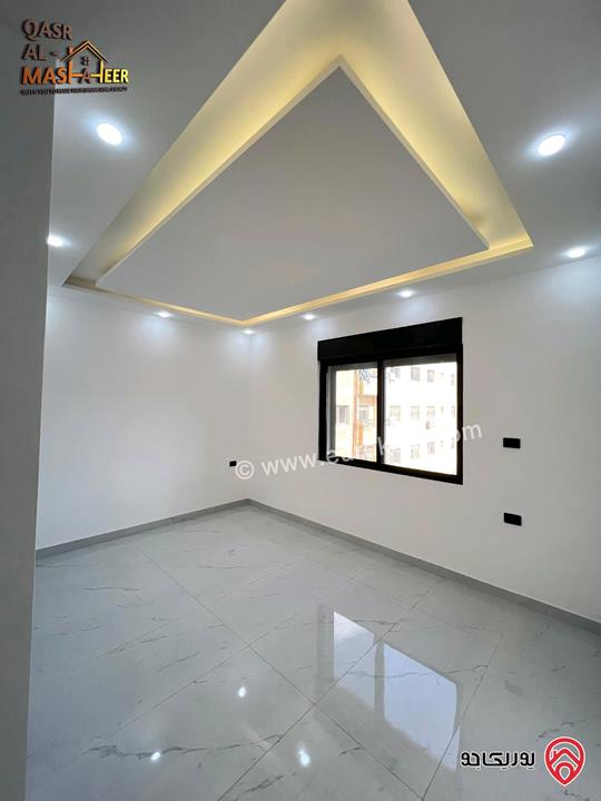 شقة مميزة طابق ثاني مساحة 120م للبيع بالاقساط في عمان - الجبيهة 