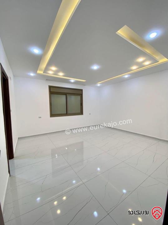 شقة ارضية مساحة 212م داخلي و 200م خارجي للبيع في عمان - ابو علندا اسكان الكهرباء 