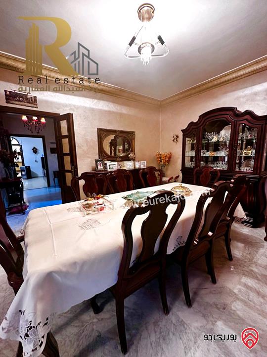 شقة طابق ثاني مساحة 180م للبيع في عمان - الشميساني