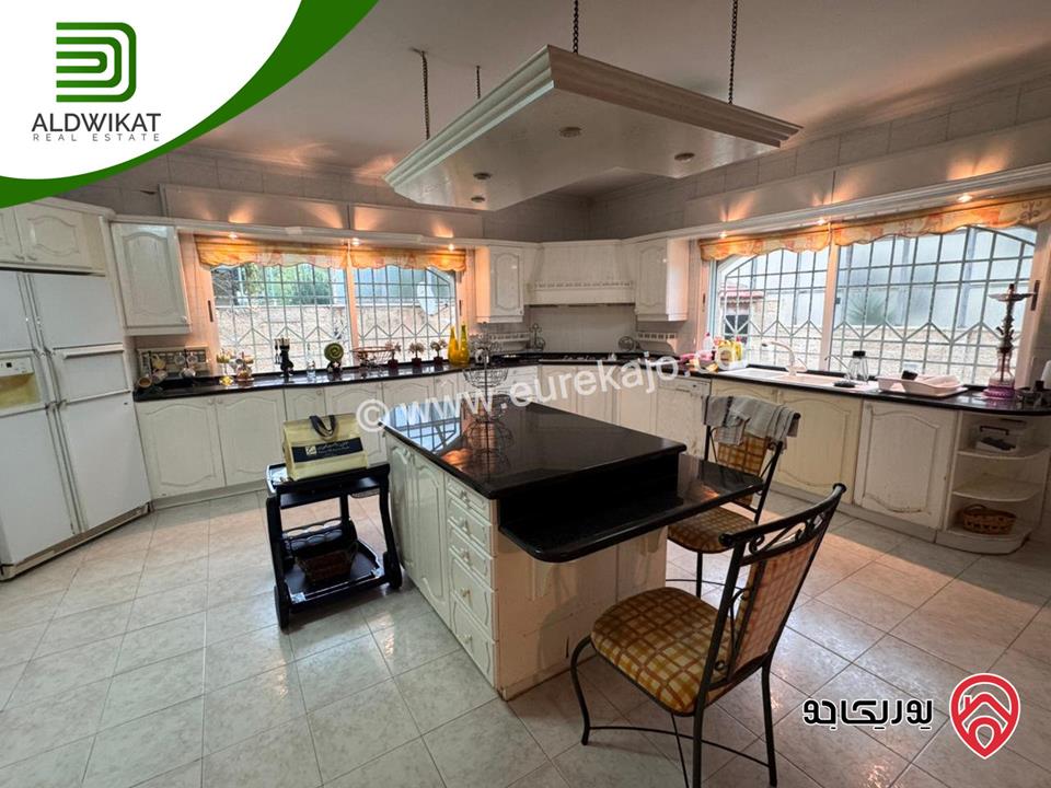 فيلا مفروشة مستقلة للبيع في عمان - ديرغبار مساحة الارض 1000 م مساحة البناء 1050 م