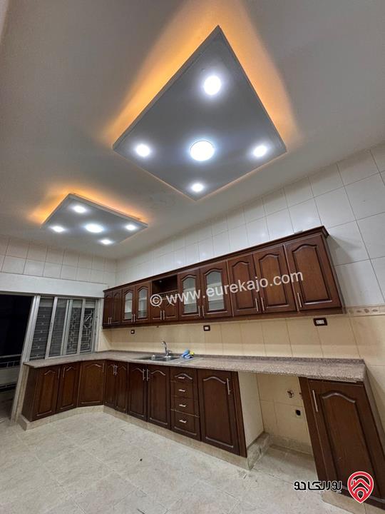 شقة أرضية مساحة 175م وخارجي 60م للايجار في عمان - الدوار الرابع 