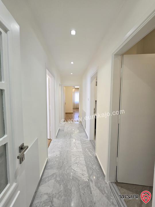 شقة فخمة مفروشة طابق ثالث مساحة 200م للإيجار السنوي في عمان - عبدون الحي الدبلوماسي 