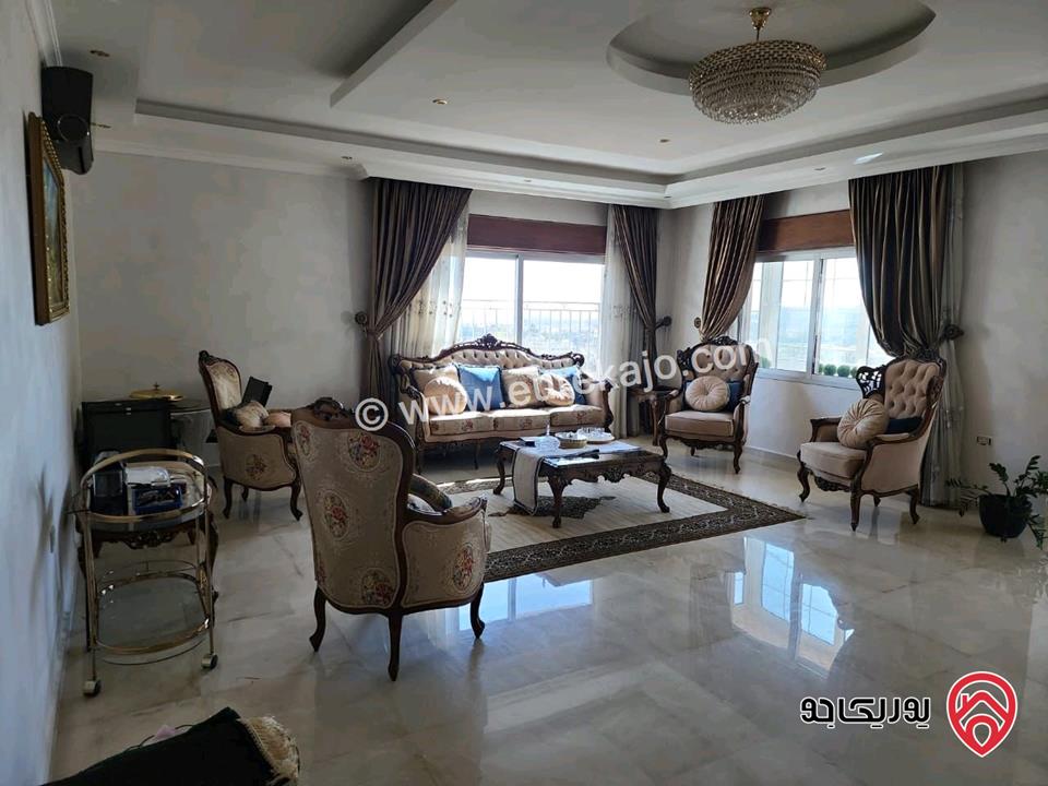 شقة طابقية مع روف المساحة الكلية 490م للبيع في عمان - خلدا مطلة على دابوق