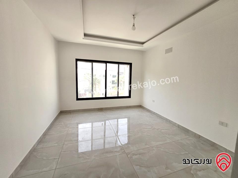 شقة جديدة مطلة فارغة مساحة 240م للإيجار في عمان - الرابية
