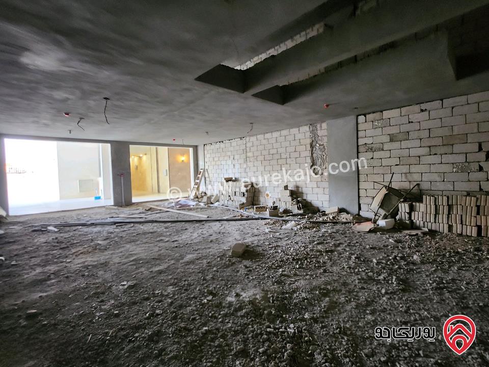 محلات تجارية داخلية مساحة 440 م مع ساحة مطلة للإيجار في عمان - شفا بدران 