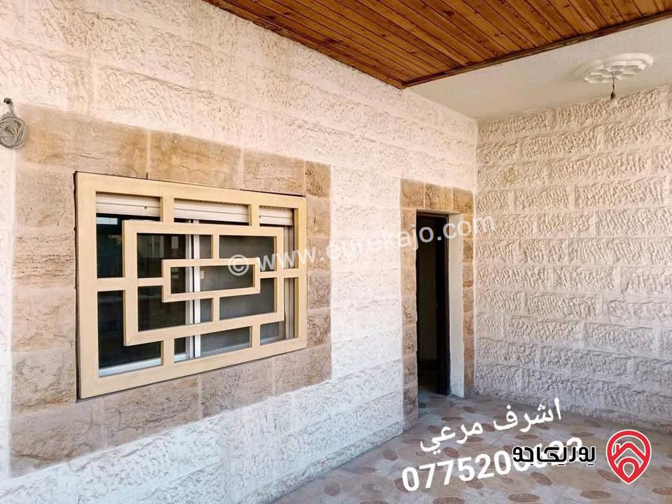 شقة طابق أرضي مساحة 100م مع ترس للبيع في الزرقاء الجديدة