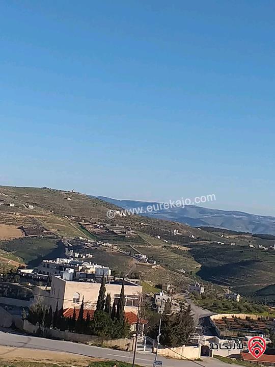 فيلا مساحة 460م على أرض 600م للبيع في الزرقاء - رجم الشوف قرب شفا بدران 