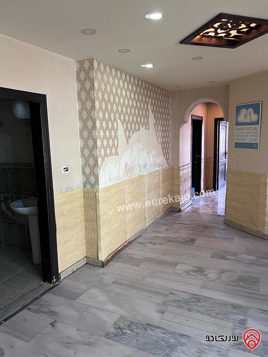 شقة شبه أرضية مساحة 100م داخلي و 100م خارجي للبيع في عمان - الجبيهة 