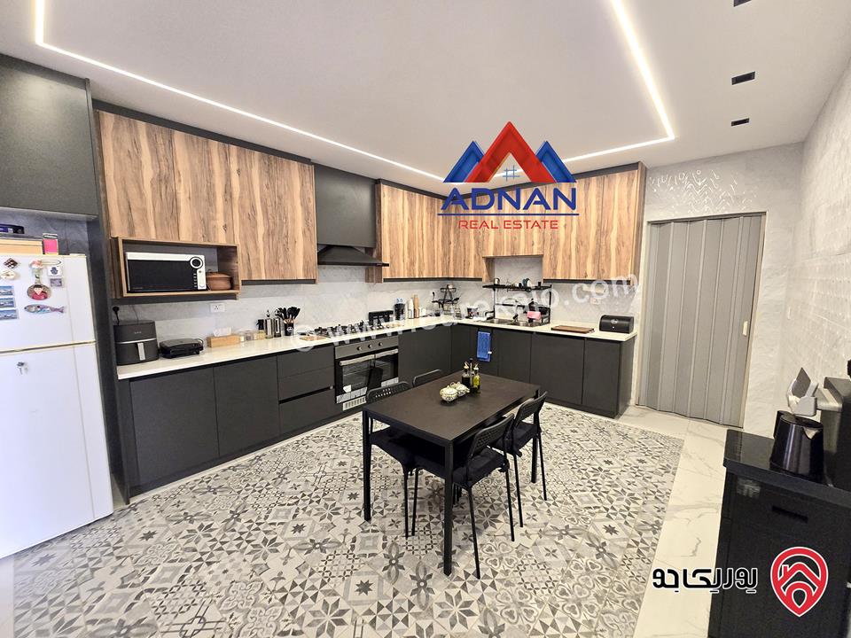 شقة مفروشة مساحة 230م مع حديقة كبيرة 300م و مدخل وكراج خاص للايجار في عمان - الرابية