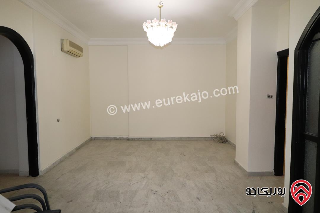 شقة فاخرة أرضية مساحة 240م داخلي و 100م خارجي للايجار في عمان - الصويفية