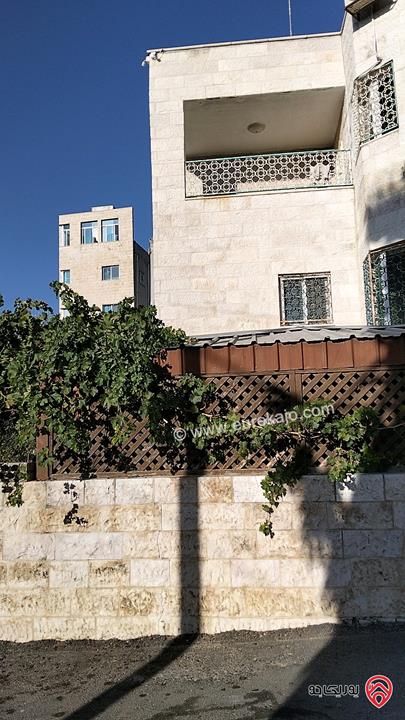 منزل سكني استثماري 3 طوابق على أرض 1 دونم للبيع في عمان - الجبيهة