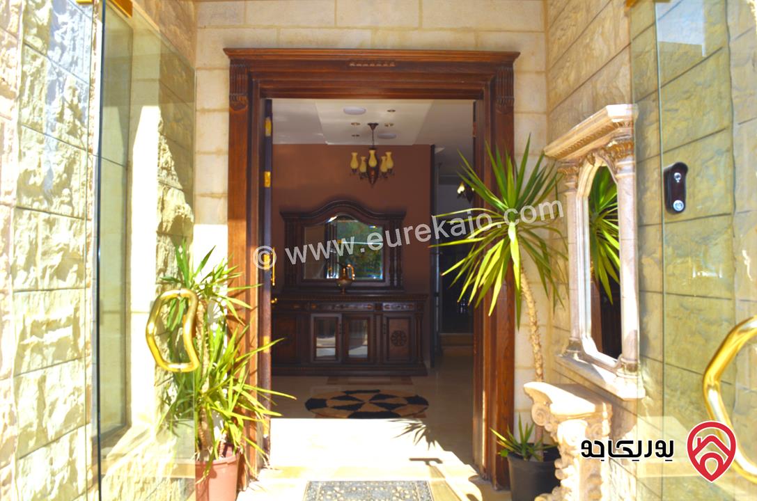 فيلا مفروشة مساحة 640م على أرض 510م للبيع في عمان - دابوق حوض الذهبية