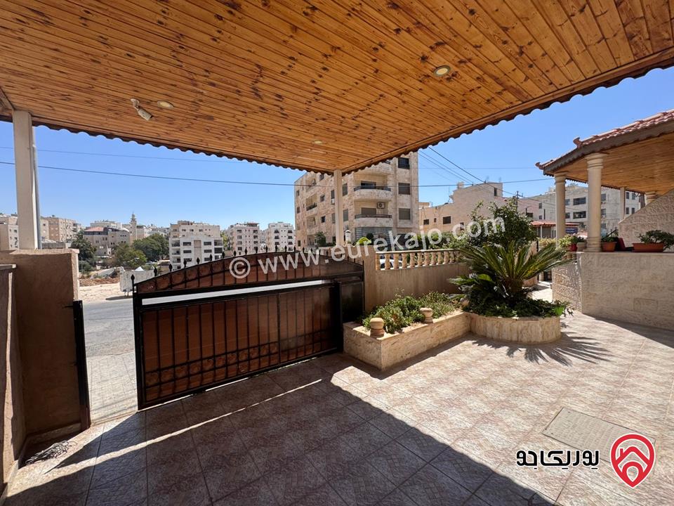فيلا مفروشة متلاصقة للبيع في عمان - الكرسي مساحة الارض 300م مساحة البناء 270م الحديقة 150م الترس 45م