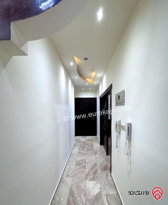 شقة أرضية مساحة 190م داخلي و 150م خارجي للايجار في عمان - خلدا