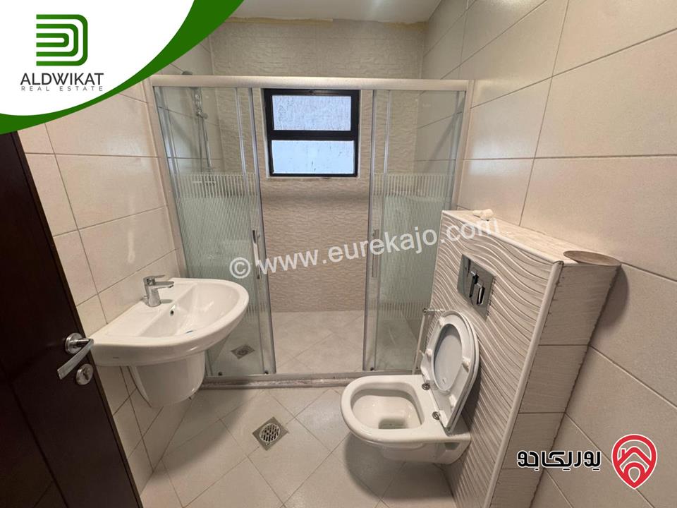 شقة طابق اول طابقية للبيع في عمان - على طريق المطار / حجار النوابلسه مساحة البناء 200م موقع اسكانات حديثة واطلالة