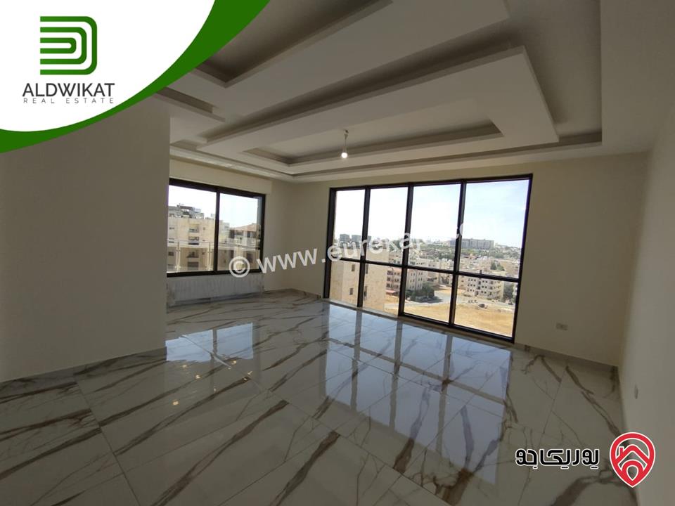 شقة طابق أخير مع روف مساحة البناء 360م ومساحة الترس 100م للبيع في عمان - خلدا