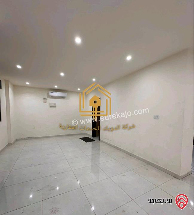 روف فارغ طابق ثالث مساحة 120م داخلي 60م خارجي للايجار في عمان - الجندويل 
