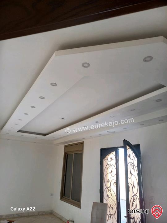 منزل مساحة 225م على أرض 409م للبيع في الزرقاء - مدينة الشرق المرحلة الثانية 