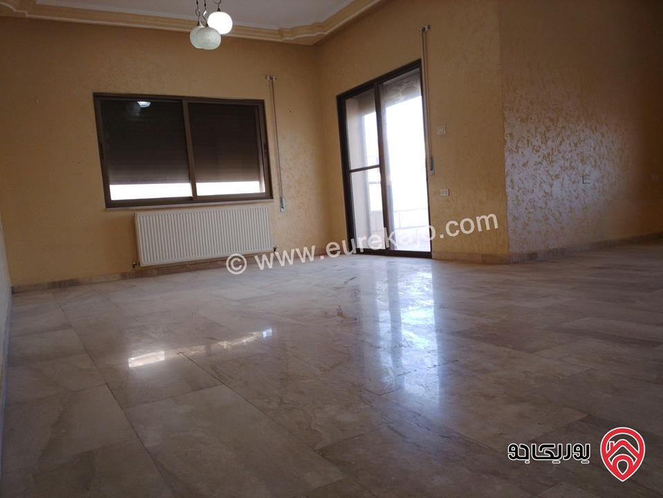 شقة مساحة 194م طابق ثاني للبيع في عمان - الجبيهة