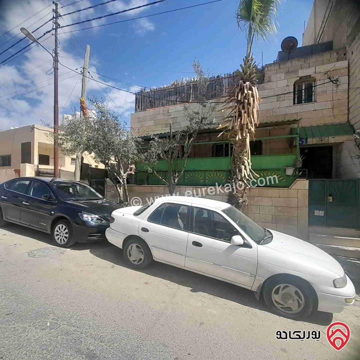 منزل مستقل ثلاث شقق طابقين وروف مساحة 270م على أرض 196م للبيع في عمان - ام نوارة
